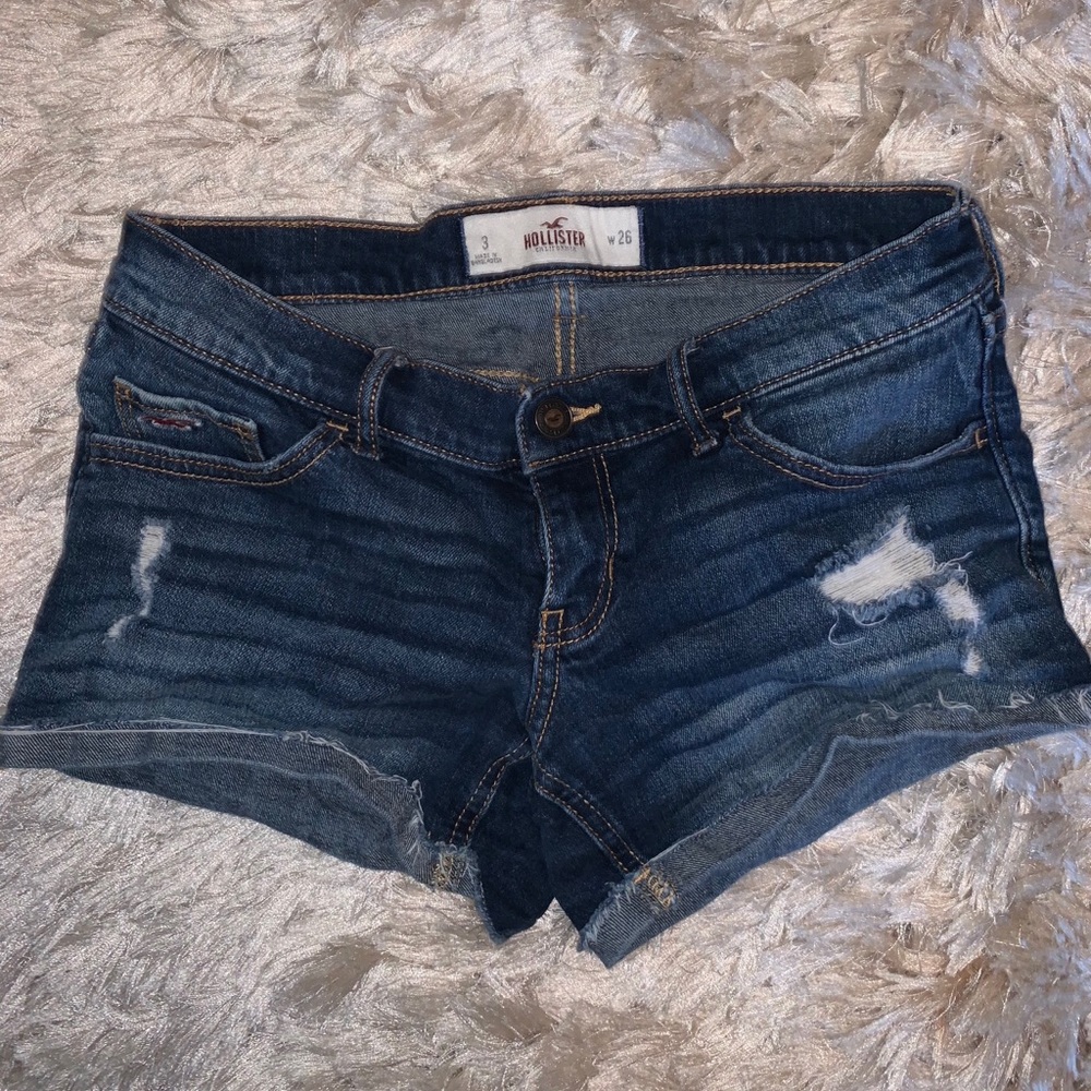 Hollister - short SIZE 3 (no option for 4)